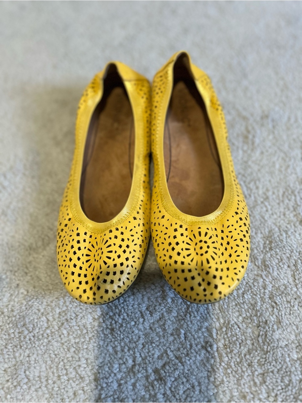 Vionic Yellow laser cut outs Flat ballet shoes size 7.5M